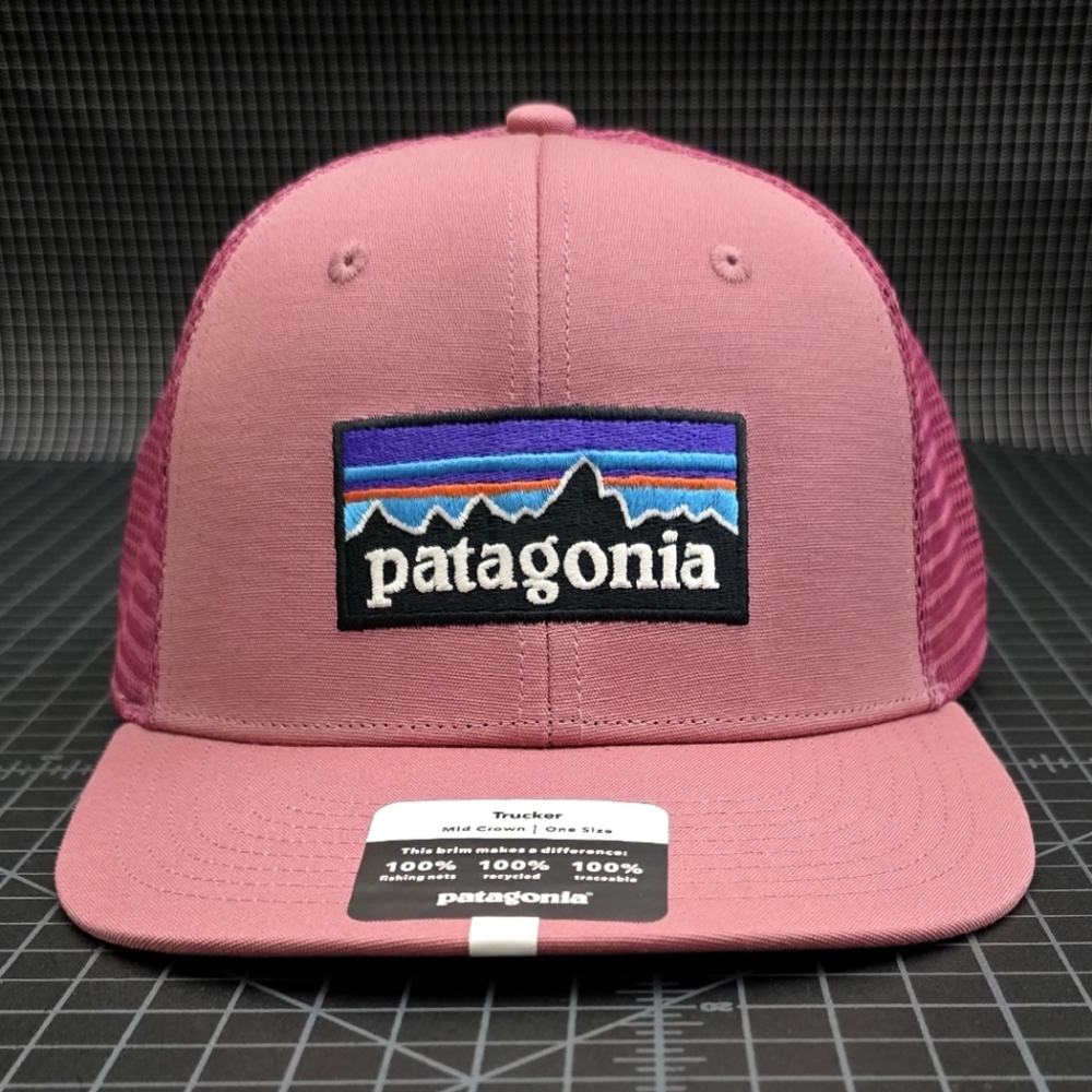 PATAGONIA P-6 LOGO TRUCKER HAT - LIGHT STAR PINK